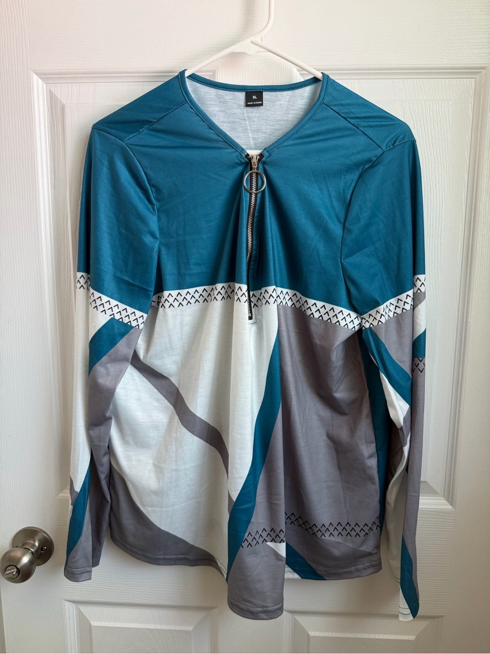Woman’s Blue/Gray Geometric Zip Long Sleeve Top Size XL